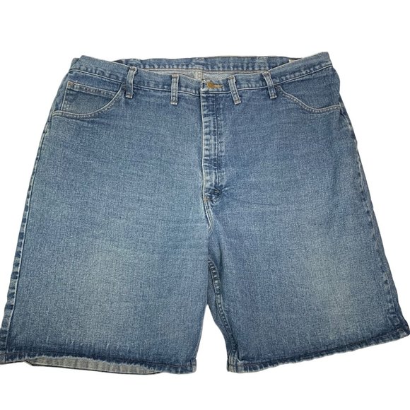 Wrangler Relaxed Fit Jean Shorts Mens Sz 44 Blue Denim Everyday Casual Work - Picture 1 of 10